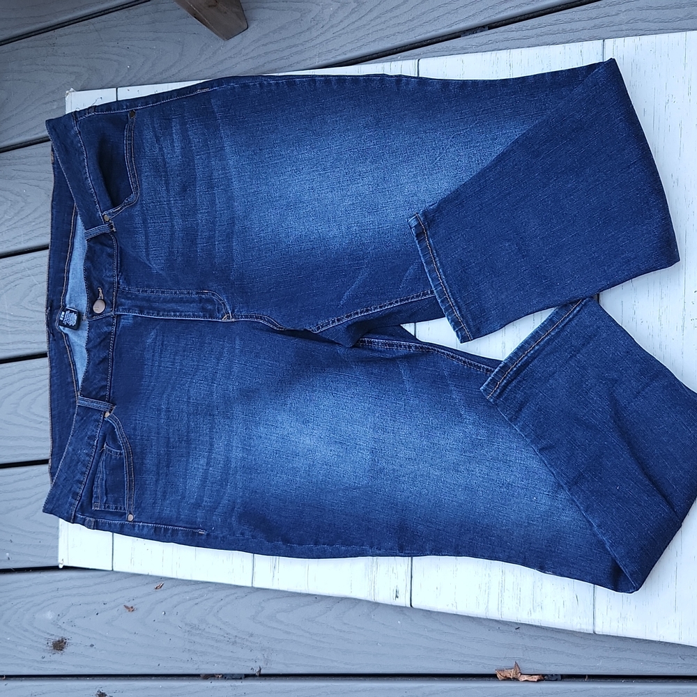 d.Jeans size 22W Jeans. Nicely tapered skinny jeans. Soft and comfy Denim.
